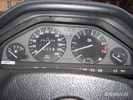 BMW 320i E30 >solgt< billede 3