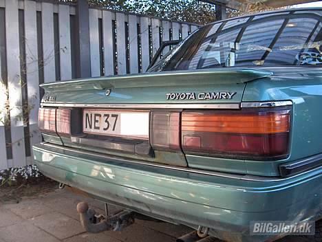 Toyota Camry *VÆK!* - Bagende... en hel del rust billede 4
