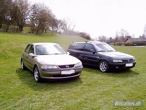 Opel Vectra B ***solgt*** - Jeg. og en kammarat i hans Astra 1,8 16v billede 1