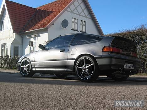 Honda Crx 1.6i-16 -SOLGT- - det skinner jo ligefrem billede 2