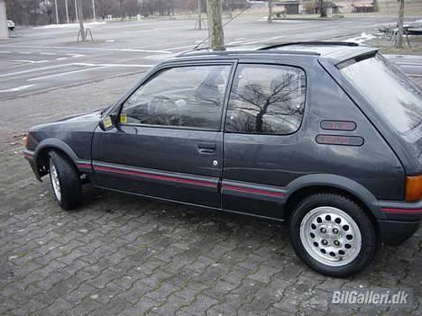 Peugeot 205 1.6 GTI billede 6