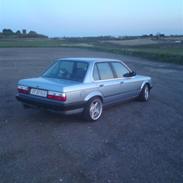 BMW 320i 'Totaltskadet'