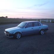 BMW 320i 'Totaltskadet'