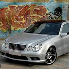 Mercedes Benz              E320 V6 