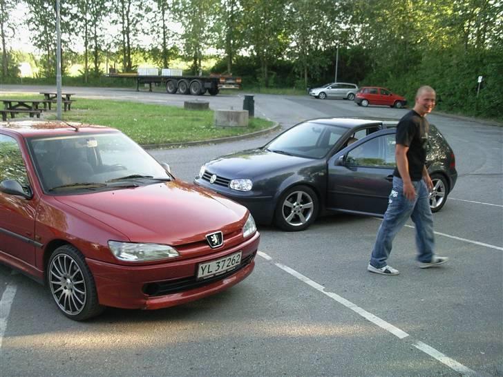 VW Golf 4 - En lille Pug og min bedste kammi der lige er med..  billede 9