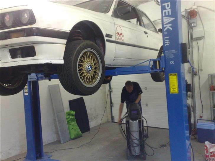 BMW e30 330i  - så er der drift klargørring i batgrotten part2  billede 12