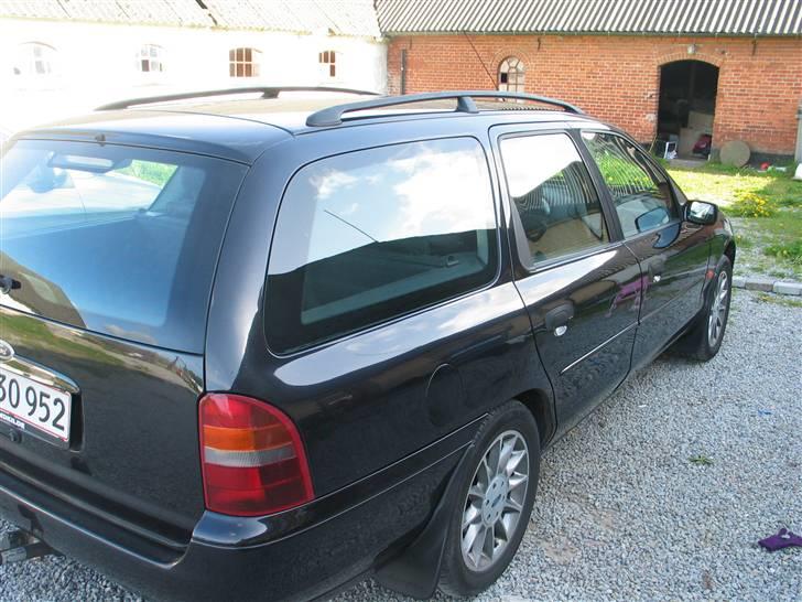 Ford Mondeo 1,8i Trend St.Car billede 1