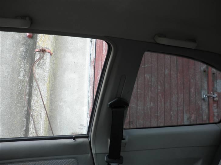 Opel Kadett 1.4i Fun - Er nu godt, der næsten ingen forskel er at kigge ud.. billede 8