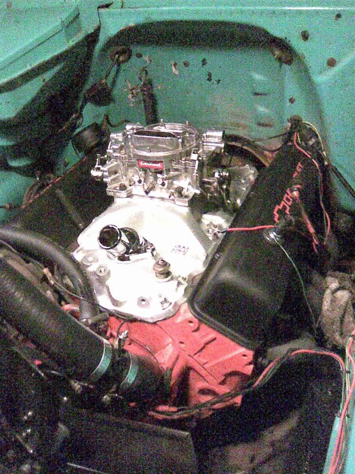 Chevrolet C10 Stepside, shortbed - Så Kom der lidt Edelbrock på mototren, insug,karburator,benzpumpe osv... billede 6