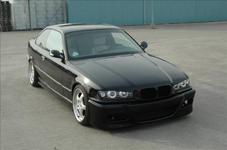BMW 325 e36 Coupe solgt - Som den ser ud nu men den nye front..  billede 1