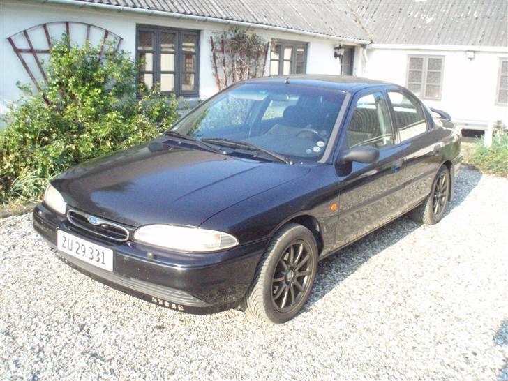 Ford Mondeo 2,0i Celebration - min dejlige mondeo forfra :) billede 1