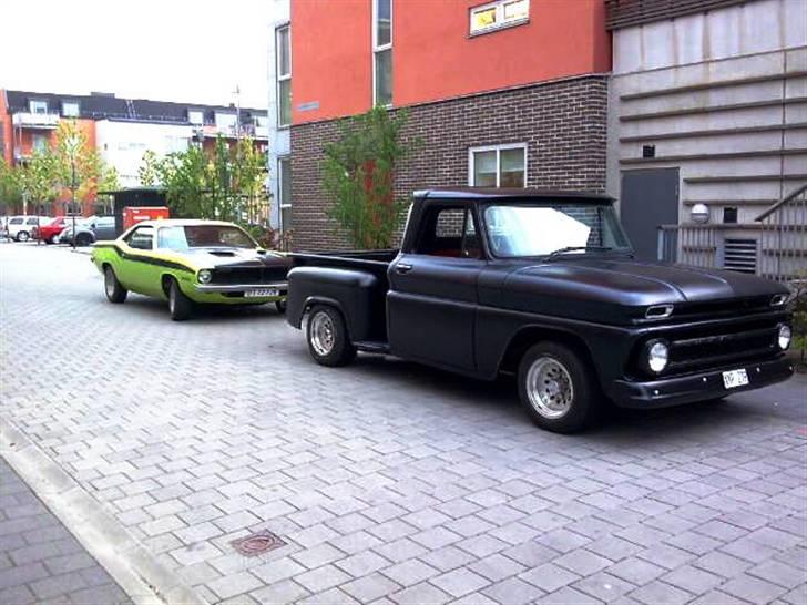 Chevrolet C10 Stepside, shortbed - Her står hun så uden for efter første prøve tur... ;o) Går som en drøm....   billede 11