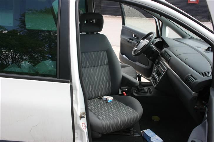 Ford Galaxy 1,9 trend (Solgt) billede 9