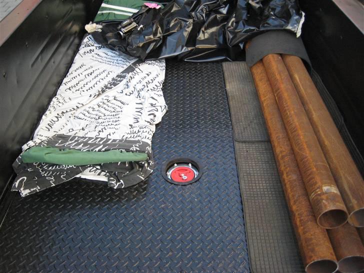 Chevrolet C10 Stepside, shortbed - Tank bygget om under ladet, 60 liters Race fuelcelle med tank dæksel op igennem laddet, Det røde dæksel som sez på billedet....  billede 15