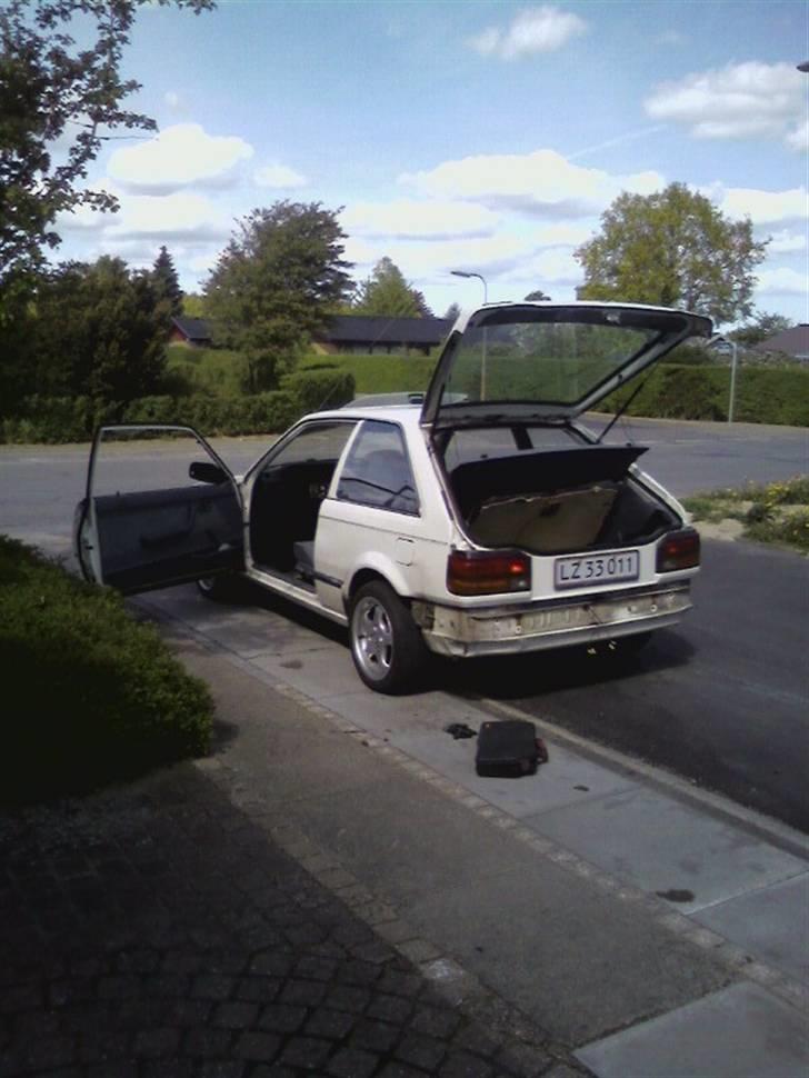 Mazda 323 LX SOLGT - gør klar til den nye kofanger billede 14