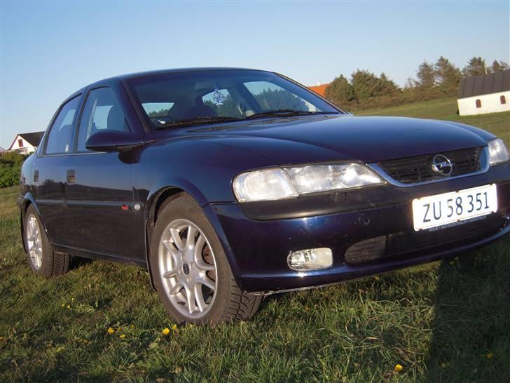 Opel vectra B   Totalskadet billede 1