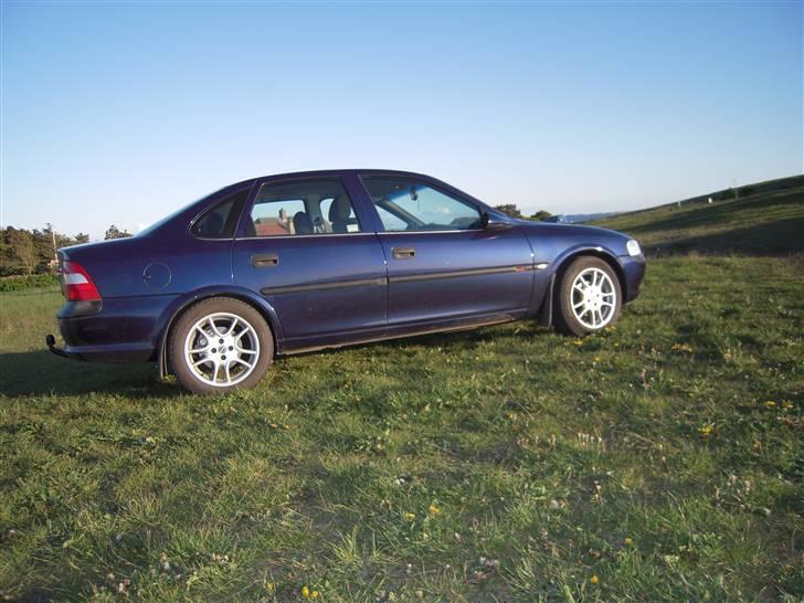 Opel vectra B   Totalskadet billede 9
