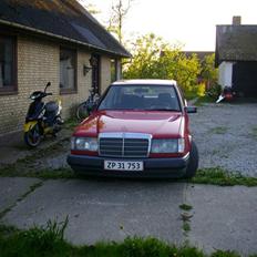 Mercedes Benz 200D   SOLGT