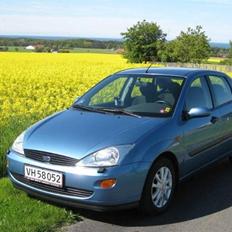 Ford Focus 1,6 16V GHIA sedan