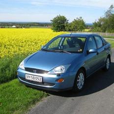 Ford Focus 1,6 16V GHIA sedan