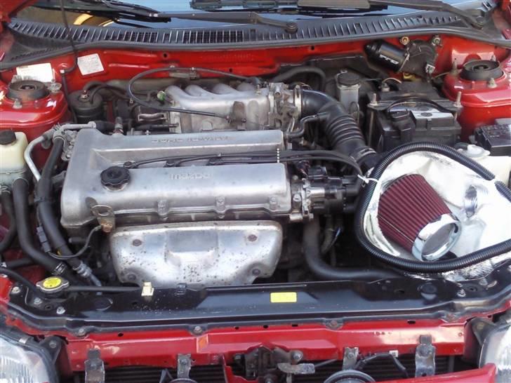 Mazda 323F 1.8  billede 10