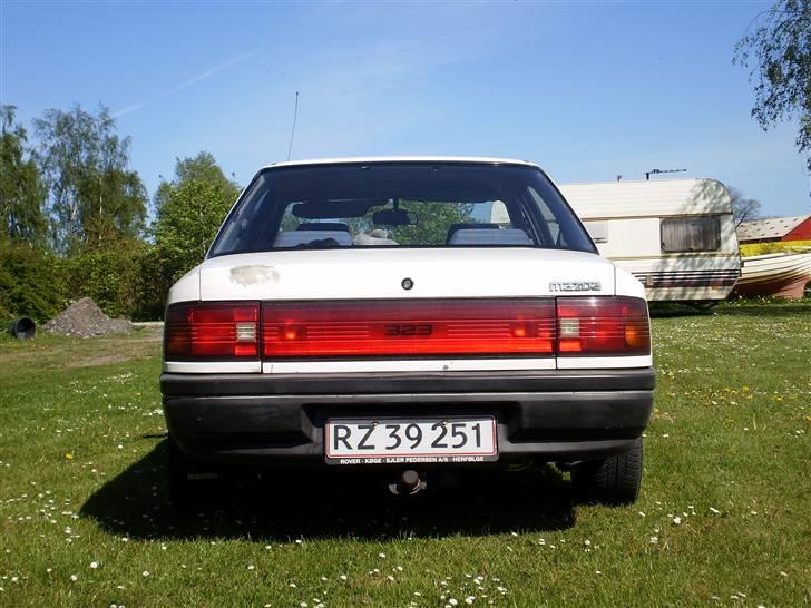Mazda 323 sedan 1.3 16v solgt billede 6