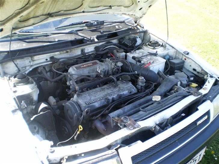 Mazda 323 sedan 1.3 16v solgt billede 9