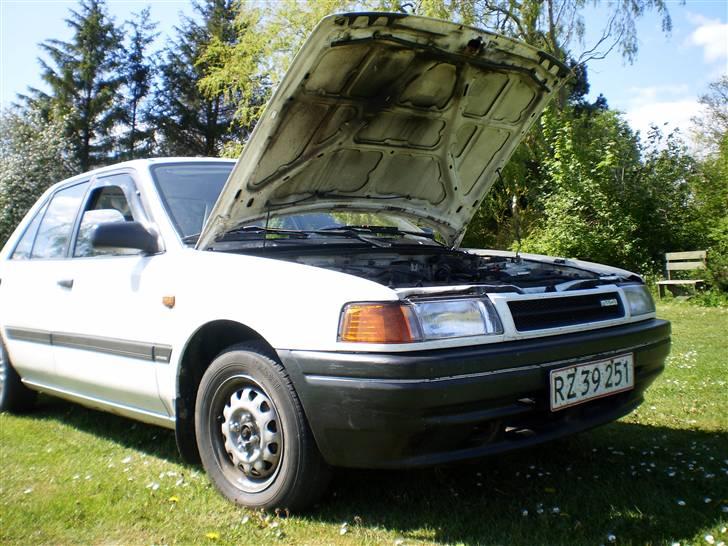 Mazda 323 sedan 1.3 16v solgt billede 10