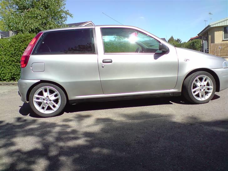 Fiat Punto 1,2 8v - Der mangler lige en tagspoiler og GT sideskørter billede 8