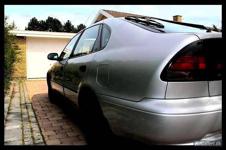 Toyota Corolla Liftback / LB XLi - Prøvede lige at få et billede af spejlingen på siden. billede 12