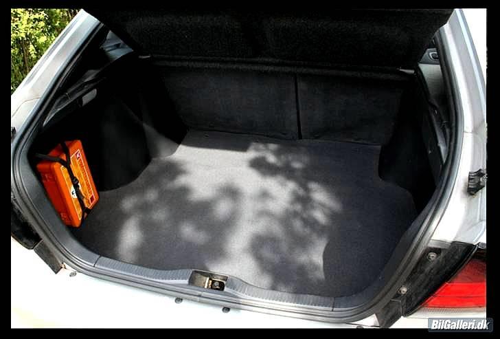 Toyota Corolla Liftback / LB XLi - Billede af det dejligt store bagagerum, en del størrer end Hactback og sedanens. billede 19