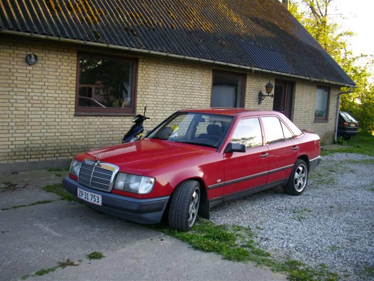Mercedes Benz 200D   SOLGT billede 1