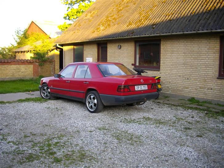 Mercedes Benz 200D   SOLGT billede 2