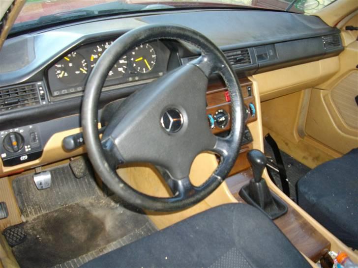 Mercedes Benz 200D   SOLGT billede 5