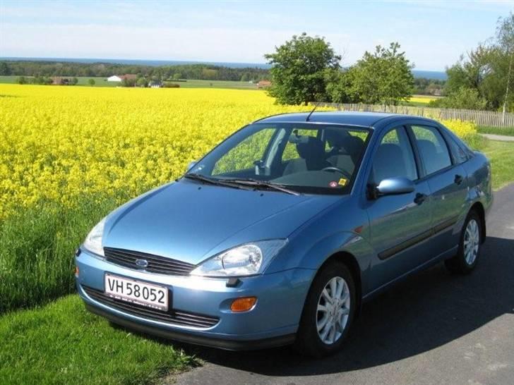 Ford Focus 1,6 16V GHIA sedan billede 2