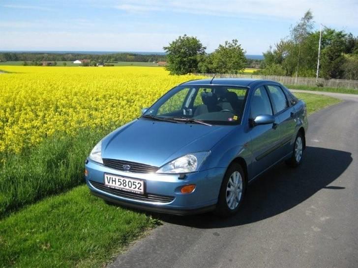 Ford Focus 1,6 16V GHIA sedan billede 3