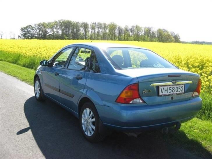 Ford Focus 1,6 16V GHIA sedan billede 4