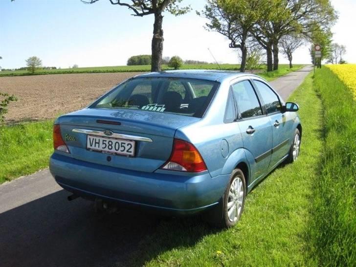 Ford Focus 1,6 16V GHIA sedan billede 5