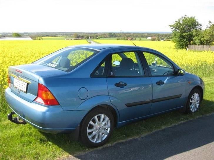 Ford Focus 1,6 16V GHIA sedan billede 8