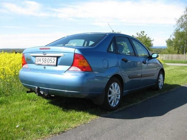 Ford Focus 1,6 16V GHIA sedan billede 9