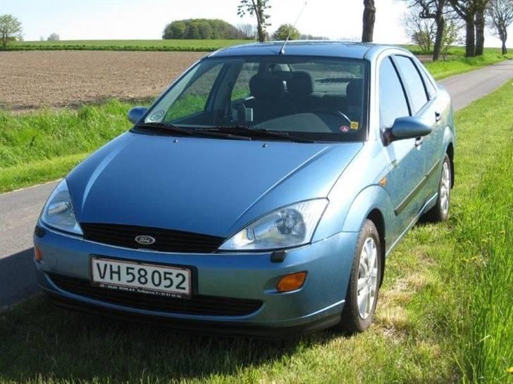 Ford Focus 1,6 16V GHIA sedan billede 10