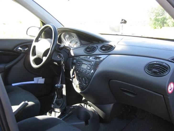 Ford Focus 1,6 16V GHIA sedan billede 11