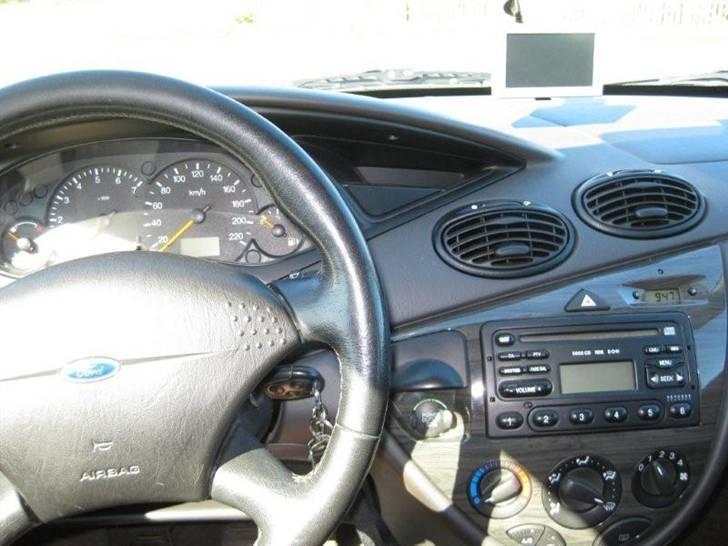 Ford Focus 1,6 16V GHIA sedan billede 13