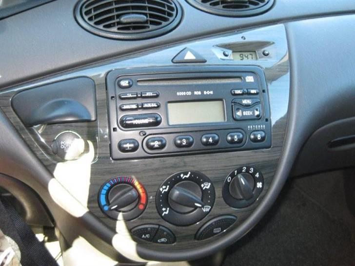 Ford Focus 1,6 16V GHIA sedan billede 14