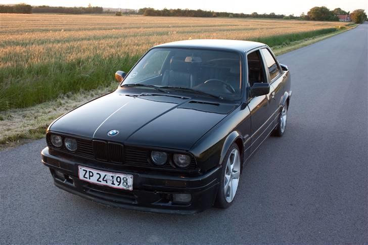 BMW E30 320i billede 2