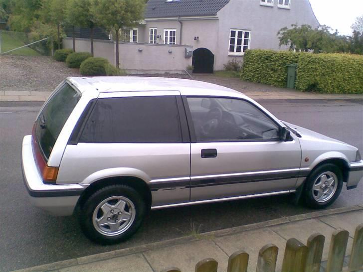 Honda Civic gti 1987 SOLGT - Så kom der orginale 13" alu på tøsen billede 9