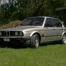 BMW 323 i