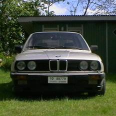 BMW 323 i