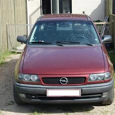 Opel astra f sedan