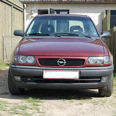 Opel astra f sedan